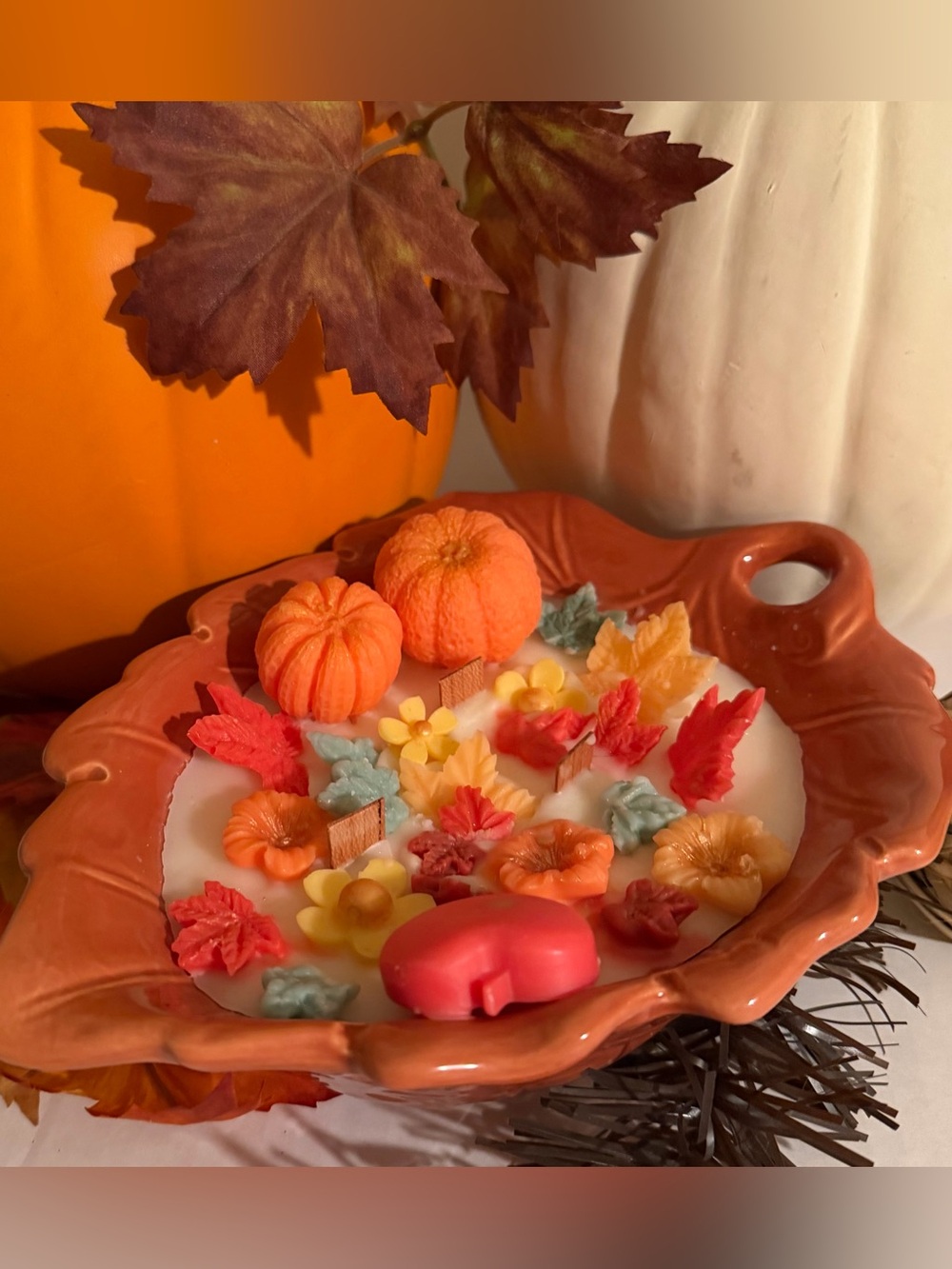 Autumn Leaf Ceramic Dish with Fall Floral Pumpkin Soy Candle Pumpkin Pie 18.5 oz